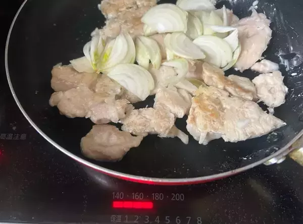 「【鶏むね肉もうパサつかない】砂糖水に1時間漬けるだけ!?驚くほどソフト＆ジューシーに♡【冷めてもフワッフワ】」の画像