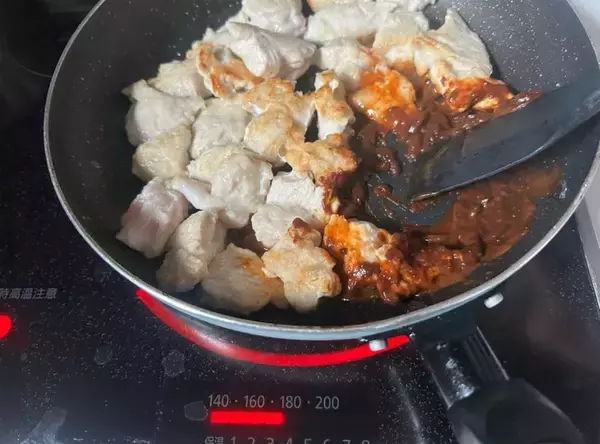 「【鶏むね肉もうパサつかない】砂糖水に1時間漬けるだけ!?驚くほどソフト＆ジューシーに♡【冷めてもフワッフワ】」の画像