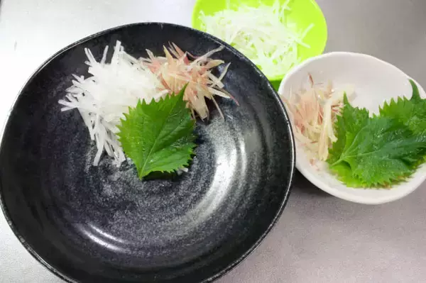 「【初心者でも刺身マスターに】基本の切り方・盛りつけ方を学んで「刺身盛り合わせ」に挑戦！大事なのは高低差!?」の画像