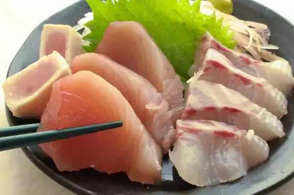 「【初心者でも刺身マスターに】基本の切り方・盛りつけ方を学んで「刺身盛り合わせ」に挑戦！大事なのは高低差!?」の画像