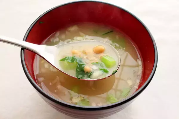 「納豆汁に「みじん切り玉ねぎ」後のせしてみた！とろっと優しくてフレッシュ♪【血液サラサラ栄養素もマシマシ】」の画像