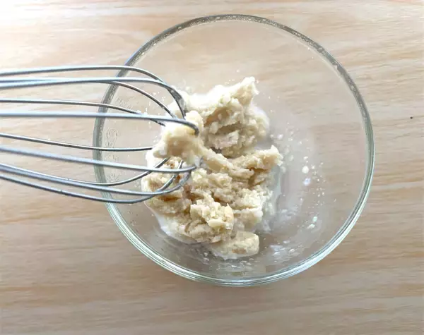 「【グレードアップ版みそ汁】キャベツと卵を入れる「粕汁」作ってみた！暑いくらいにあったまるぞ♪」の画像