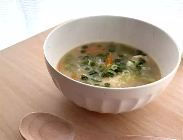 「【グレードアップ版みそ汁】キャベツと卵を入れる「粕汁」作ってみた！暑いくらいにあったまるぞ♪」の画像