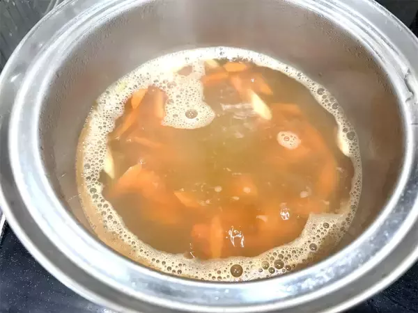 「【グレードアップ版みそ汁】キャベツと卵を入れる「粕汁」作ってみた！暑いくらいにあったまるぞ♪」の画像