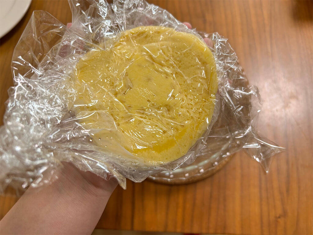 【レンチン一発！】爆速スイーツ「苺のオムレット」作ってみた♪ラップの裏ワザでクリーム挟みやす～い♪