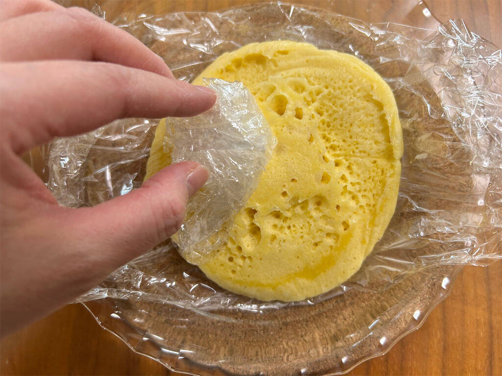 【レンチン一発！】爆速スイーツ「苺のオムレット」作ってみた♪ラップの裏ワザでクリーム挟みやす～い♪