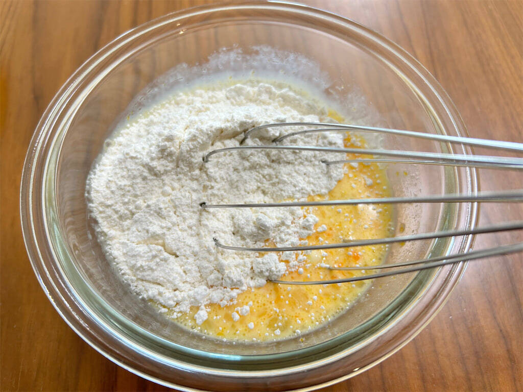 【レンチン一発！】爆速スイーツ「苺のオムレット」作ってみた♪ラップの裏ワザでクリーム挟みやす～い♪