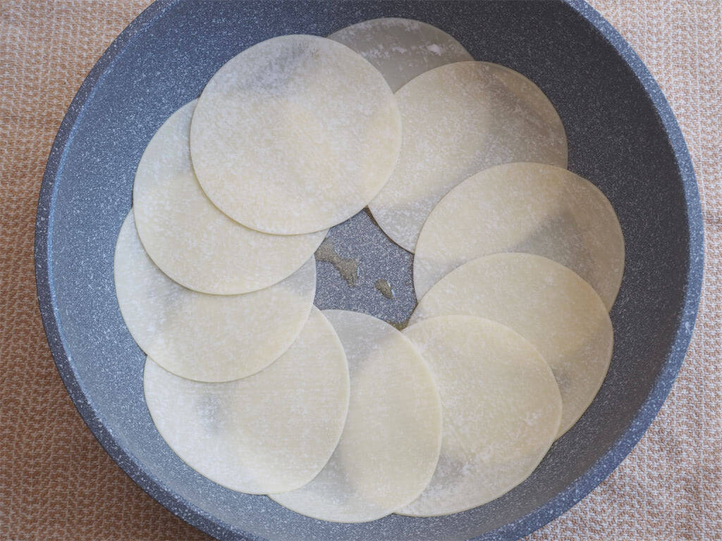 【餃子、もう包まない！】新玉ねぎの「ドーナツ餃子」を超時短で作ってみた！肉汁はあの粉でキャッチ♡