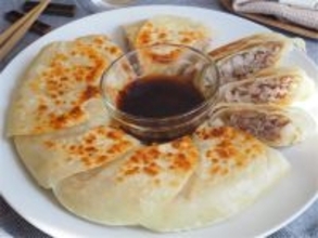 【餃子、もう包まない！】新玉ねぎの「ドーナツ餃子」を超時短で作ってみた！肉汁はあの粉でキャッチ♡