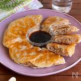 「【餃子、もう包まない！】新玉ねぎの「ドーナツ餃子」を超時短で作ってみた！肉汁はあの粉でキャッチ♡」の画像4