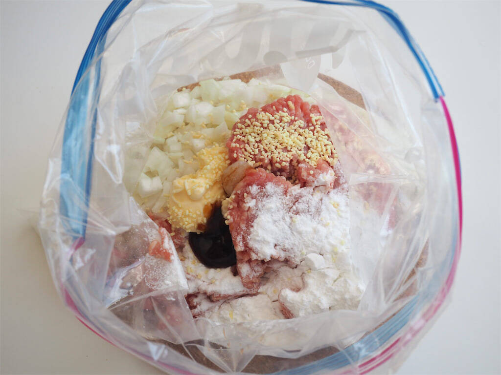 【餃子、もう包まない！】新玉ねぎの「ドーナツ餃子」を超時短で作ってみた！肉汁はあの粉でキャッチ♡