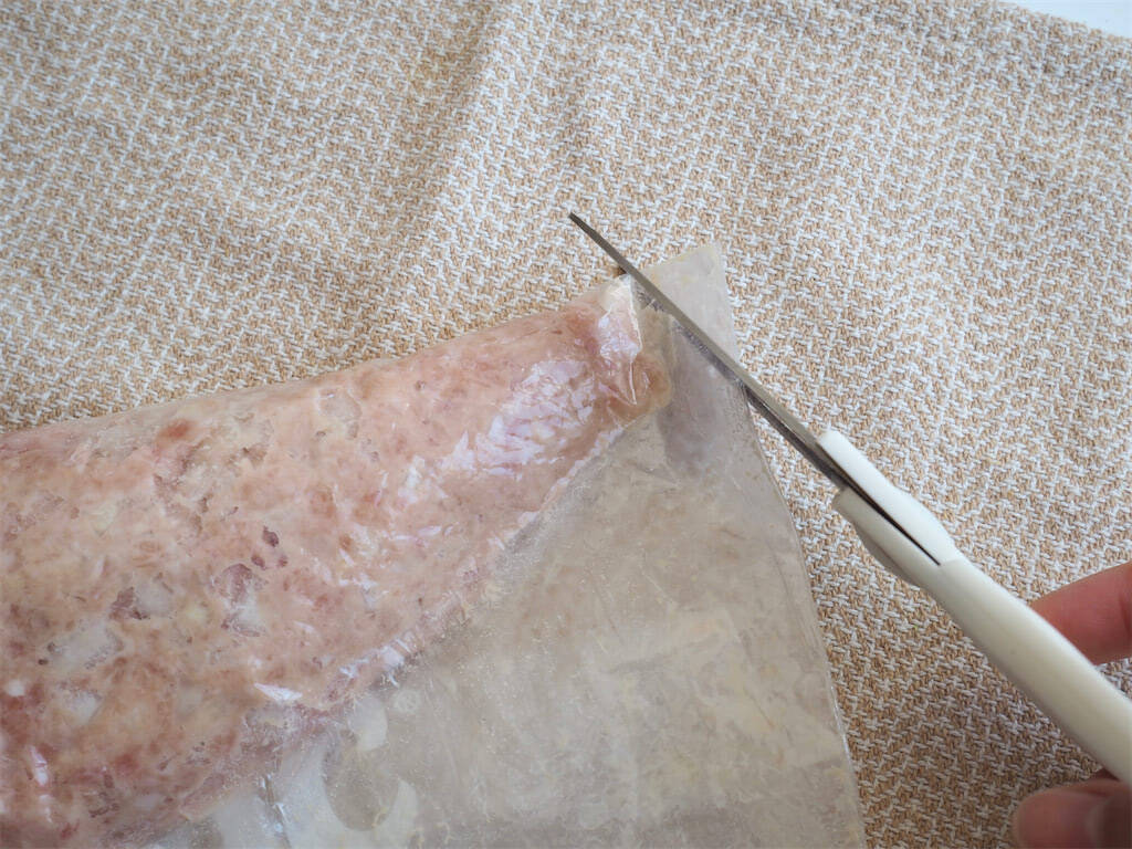 【餃子、もう包まない！】新玉ねぎの「ドーナツ餃子」を超時短で作ってみた！肉汁はあの粉でキャッチ♡