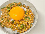 「【究極のTKG】納豆メーカーが発明した「卵かけご飯の到達点」だと⁉調味料使いがポイント♪うまうま♡」の画像1