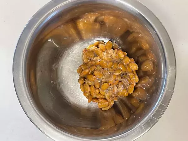 「【究極のTKG】納豆メーカーが発明した「卵かけご飯の到達点」だと⁉調味料使いがポイント♪うまうま♡」の画像