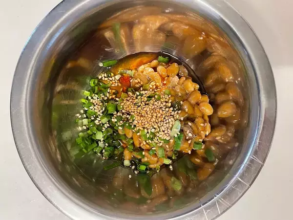 「【究極のTKG】納豆メーカーが発明した「卵かけご飯の到達点」だと⁉調味料使いがポイント♪うまうま♡」の画像