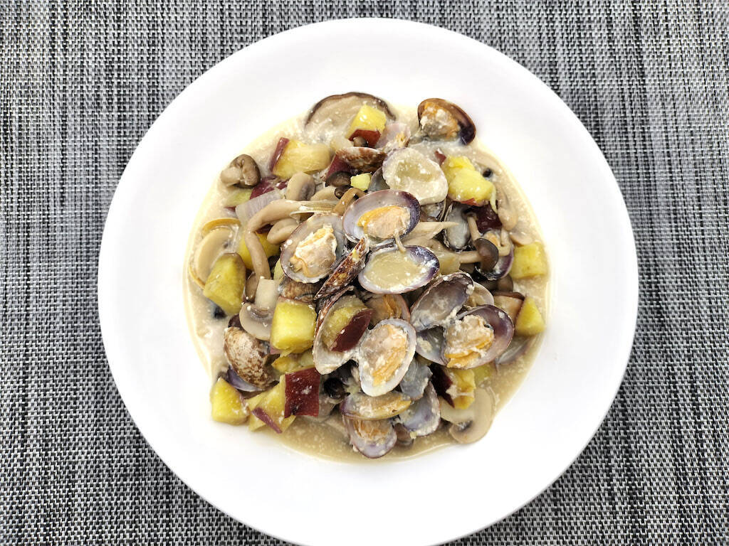 まさかのマリアージュ♡さつまいもがアサリの出汁と出会う「秋のクラムチャウダー」は旨くて甘くてコクも凄っ