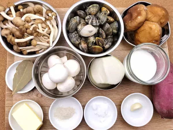 「まさかのマリアージュ♡さつまいもがアサリの出汁と出会う「秋のクラムチャウダー」は旨くて甘くてコクも凄っ」の画像