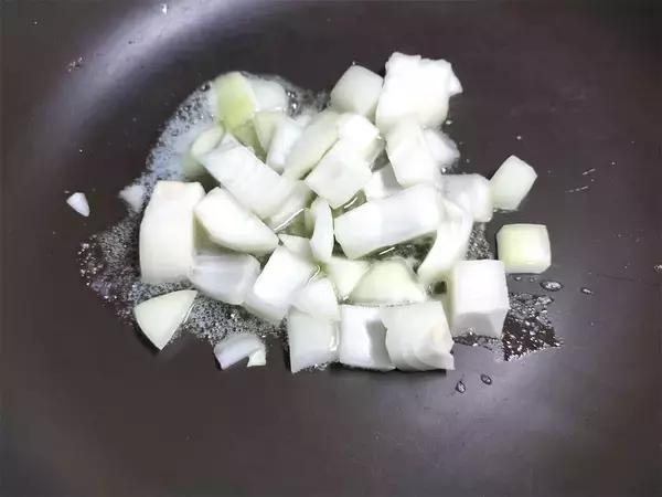 「まさかのマリアージュ♡さつまいもがアサリの出汁と出会う「秋のクラムチャウダー」は旨くて甘くてコクも凄っ」の画像