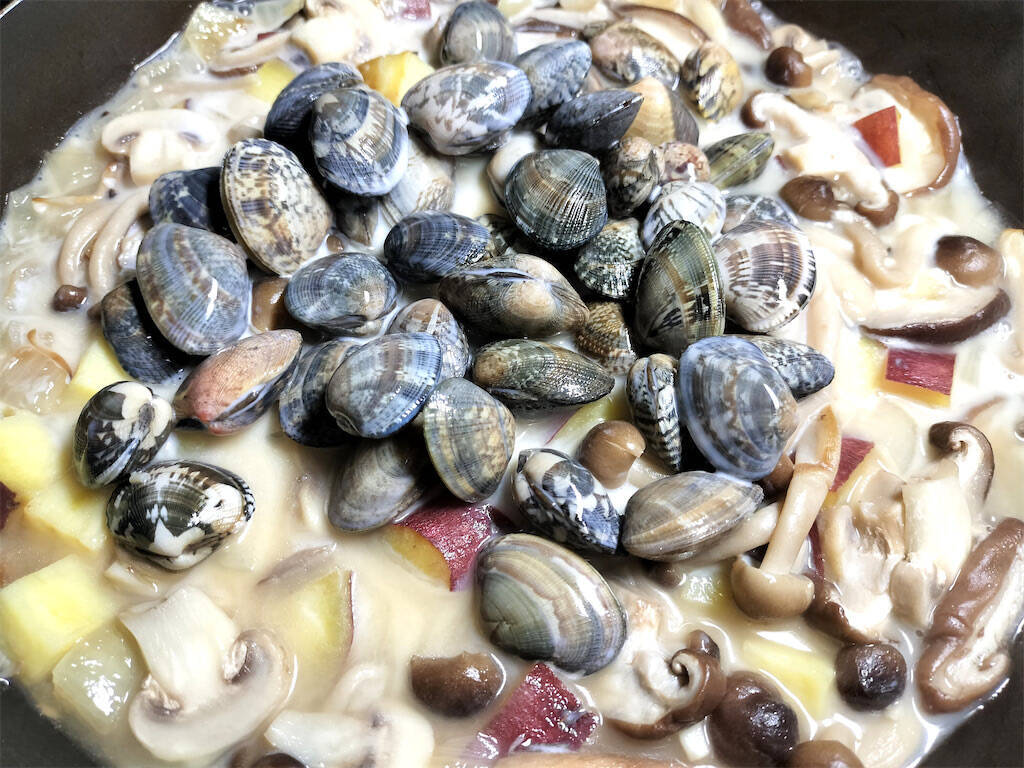 まさかのマリアージュ♡さつまいもがアサリの出汁と出会う「秋のクラムチャウダー」は旨くて甘くてコクも凄っ