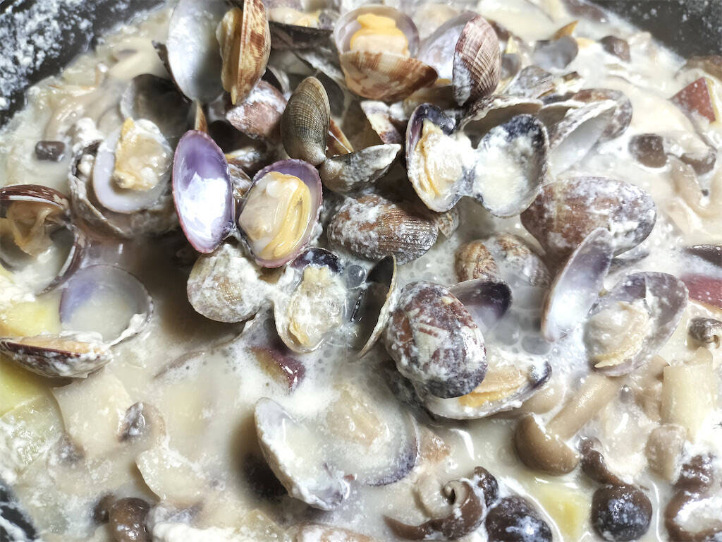 まさかのマリアージュ♡さつまいもがアサリの出汁と出会う「秋のクラムチャウダー」は旨くて甘くてコクも凄っ