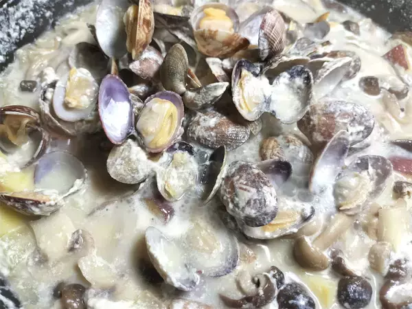 「まさかのマリアージュ♡さつまいもがアサリの出汁と出会う「秋のクラムチャウダー」は旨くて甘くてコクも凄っ」の画像