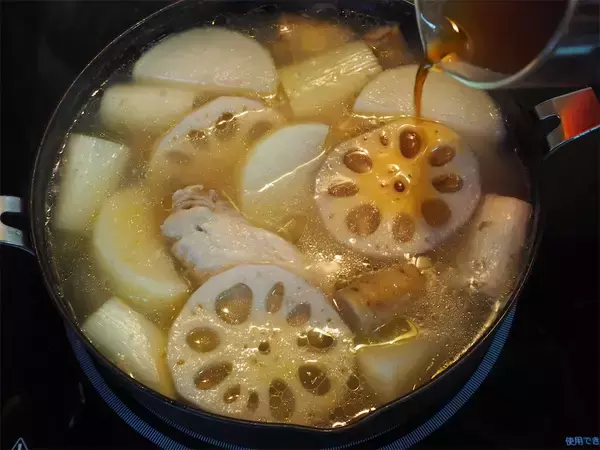 「これぞ究極の鍋【志麻さんの滋味レシピ】シンプルなのに奥深い味わい！根菜と鶏肉の「ポン酢鍋」」の画像