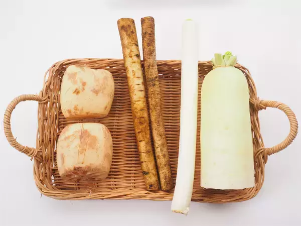 「これぞ究極の鍋【志麻さんの滋味レシピ】シンプルなのに奥深い味わい！根菜と鶏肉の「ポン酢鍋」」の画像