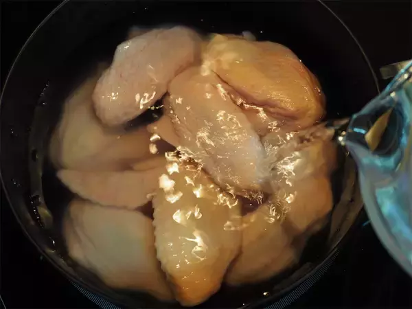 「これぞ究極の鍋【志麻さんの滋味レシピ】シンプルなのに奥深い味わい！根菜と鶏肉の「ポン酢鍋」」の画像