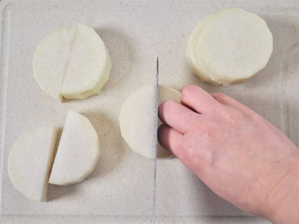 これぞ究極の鍋【志麻さんの滋味レシピ】シンプルなのに奥深い味わい！根菜と鶏肉の「ポン酢鍋」