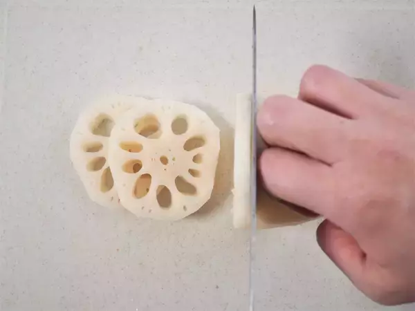 「これぞ究極の鍋【志麻さんの滋味レシピ】シンプルなのに奥深い味わい！根菜と鶏肉の「ポン酢鍋」」の画像