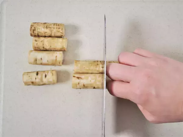 「これぞ究極の鍋【志麻さんの滋味レシピ】シンプルなのに奥深い味わい！根菜と鶏肉の「ポン酢鍋」」の画像