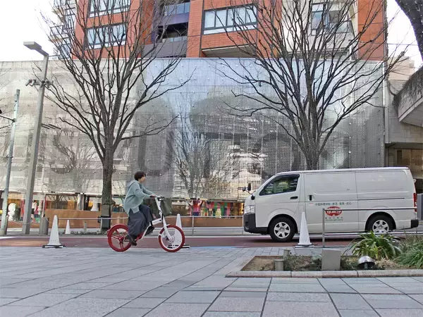 「時代はチェーンレス！最強スペックの電動アシスト自転車「HONBIKE」に試乗してみた！折り畳み機能付き」の画像