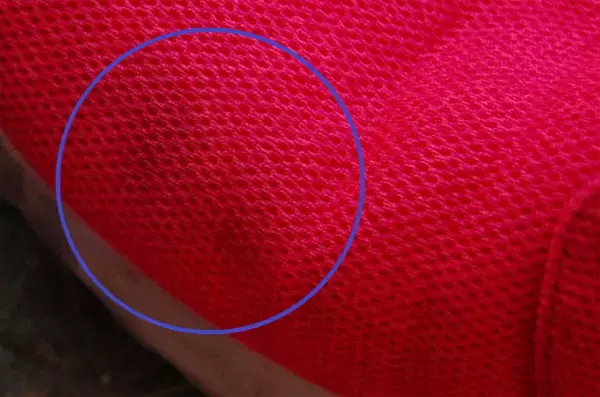 「【じゃない使い方】セリアの掃除グッズ「メラミンスポンジ」をスニーカー洗いに使ってみた！【洗濯のプロ直伝】」の画像