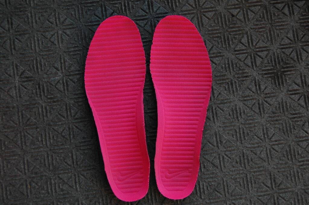 【じゃない使い方】セリアの掃除グッズ「メラミンスポンジ」をスニーカー洗いに使ってみた！【洗濯のプロ直伝】