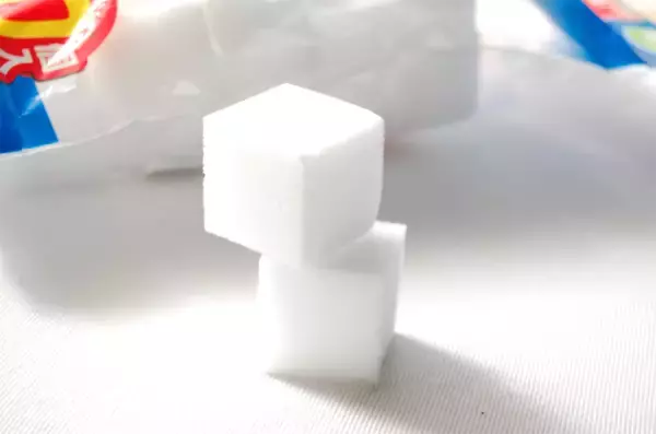 「【じゃない使い方】セリアの掃除グッズ「メラミンスポンジ」をスニーカー洗いに使ってみた！【洗濯のプロ直伝】」の画像