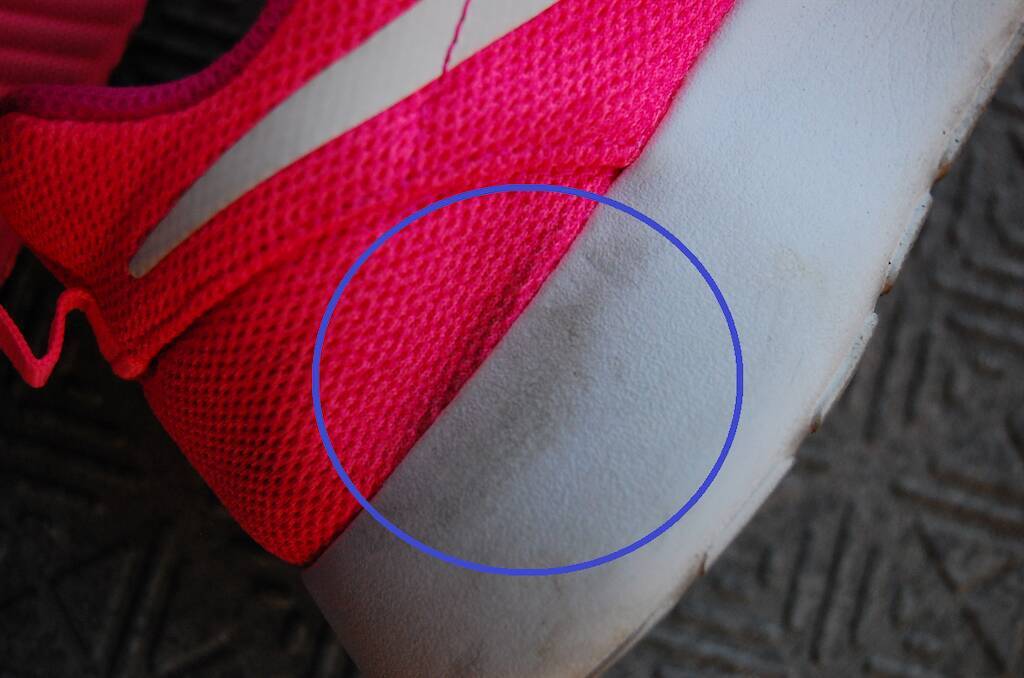 【じゃない使い方】セリアの掃除グッズ「メラミンスポンジ」をスニーカー洗いに使ってみた！【洗濯のプロ直伝】