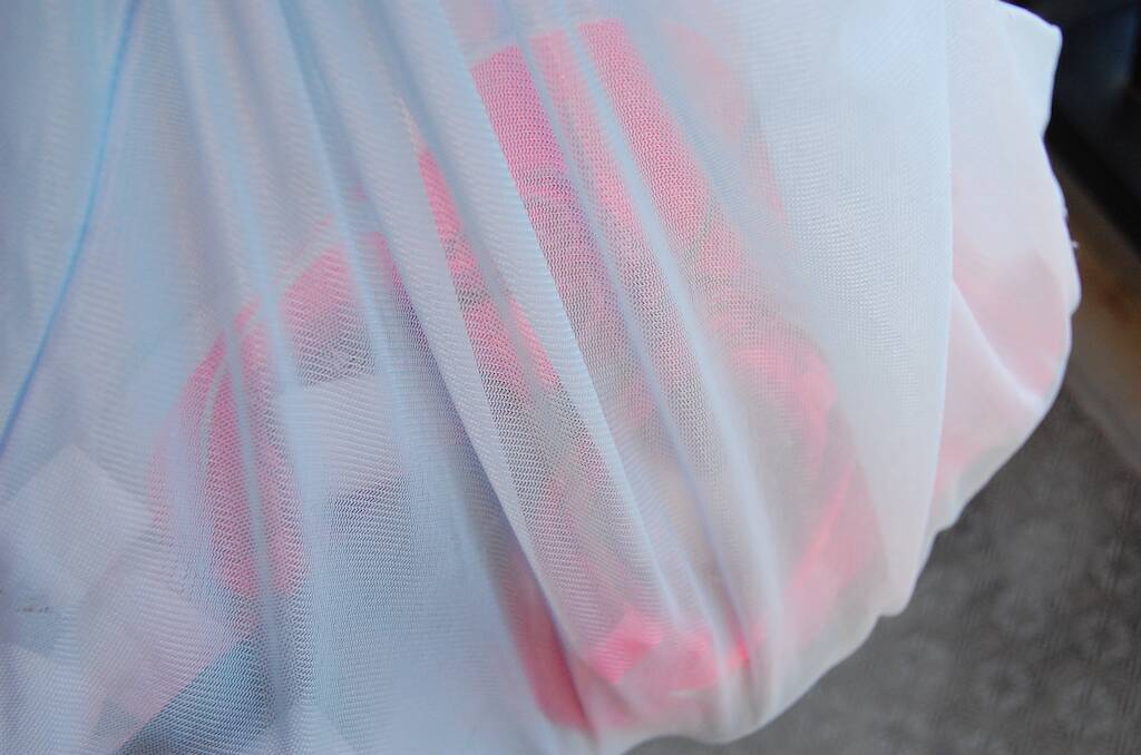 【じゃない使い方】セリアの掃除グッズ「メラミンスポンジ」をスニーカー洗いに使ってみた！【洗濯のプロ直伝】