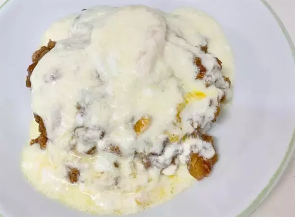 何だコレ⁉チーズまみれのカレーです♪100均食材で「とろとろチーズキーマカレー」に挑戦♪うま味の洪水や～♡