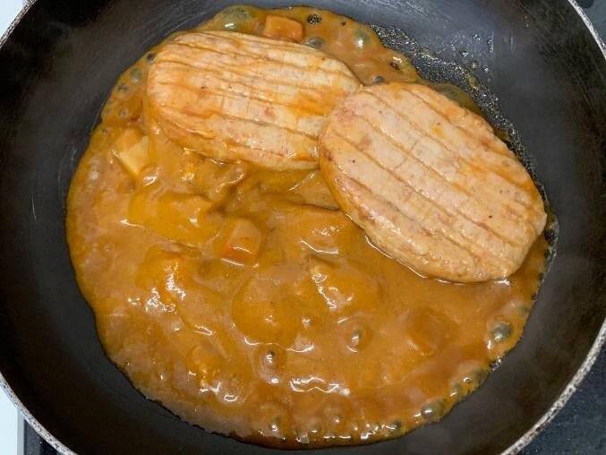 何だコレ⁉チーズまみれのカレーです♪100均食材で「とろとろチーズキーマカレー」に挑戦♪うま味の洪水や～♡