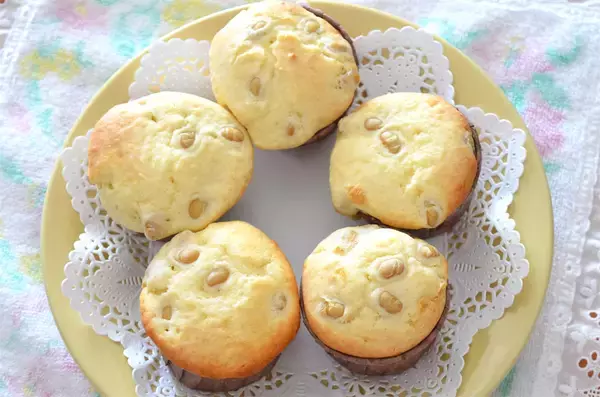 「お豆をマルっと入れる「大豆マフィン」作ってみた！フワフワ生地にやわらかお豆が優しい♡【農家直伝】」の画像