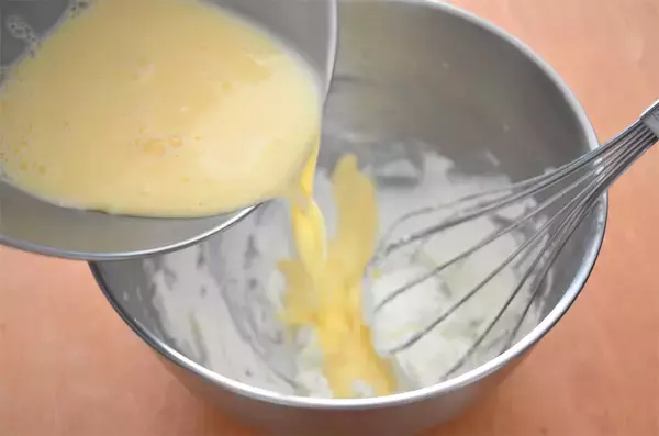 「お豆をマルっと入れる「大豆マフィン」作ってみた！フワフワ生地にやわらかお豆が優しい♡【農家直伝】」の画像