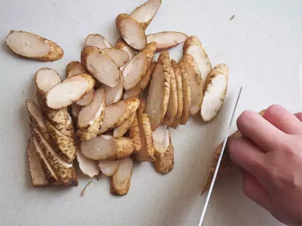 「【ごぼう一本余裕】甘じょっぱダレがたまらん「新ごぼうの甘辛焼き」作ってみた！カリカリでも旨味ジュワッ♪」の画像