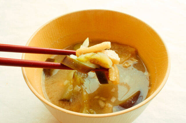 【みそ汁で血液サラサラ!?】玉ねぎは煮込むな！「生のままトッピング」でシャキシャキ食感と風味レベルアップ♪