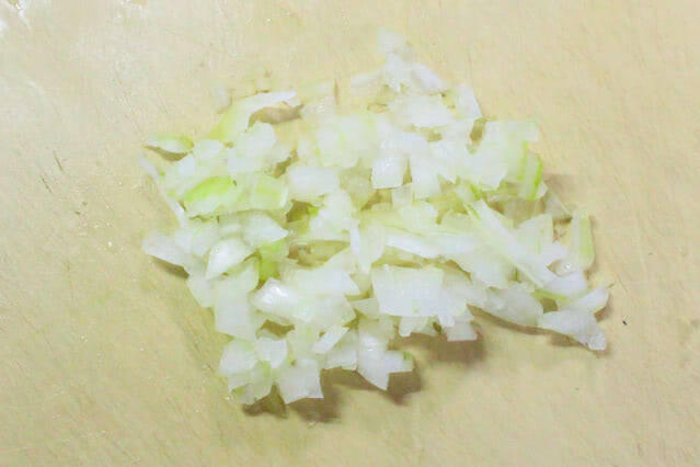 【みそ汁で血液サラサラ!?】玉ねぎは煮込むな！「生のままトッピング」でシャキシャキ食感と風味レベルアップ♪