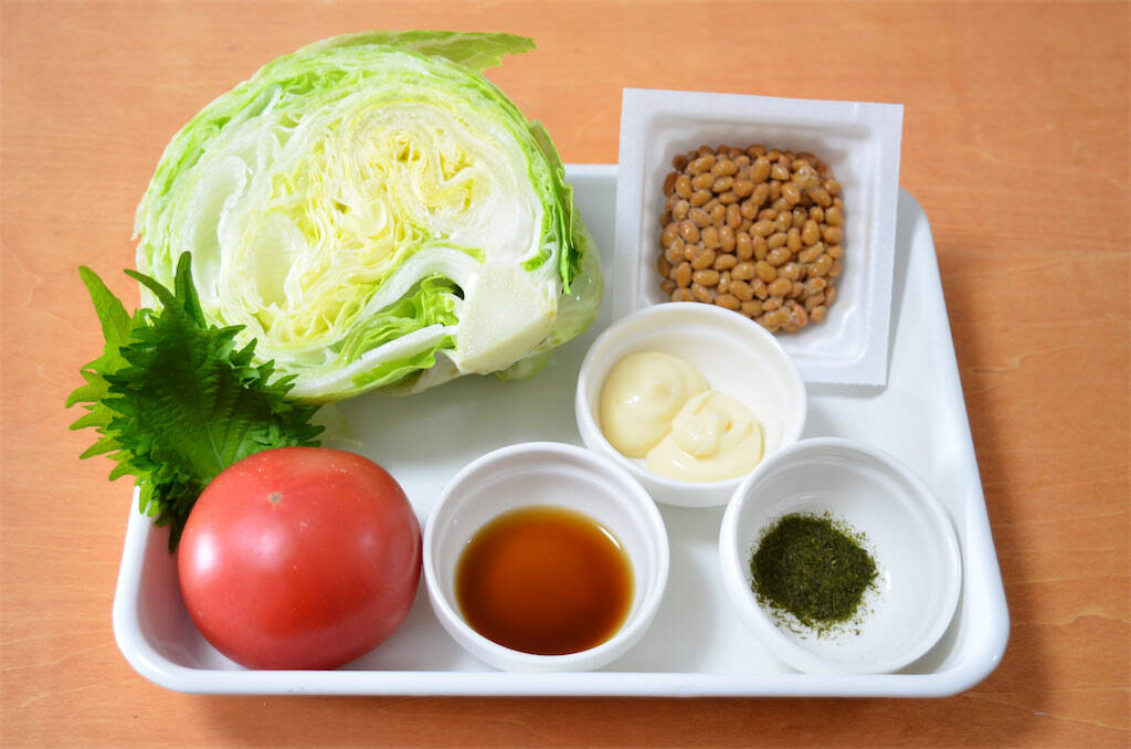 【ドレッシング不要】なんと「納豆」を投入するサラダ作ってみた！マヨ＆めんつゆで無限にイケる♪【農家直伝】