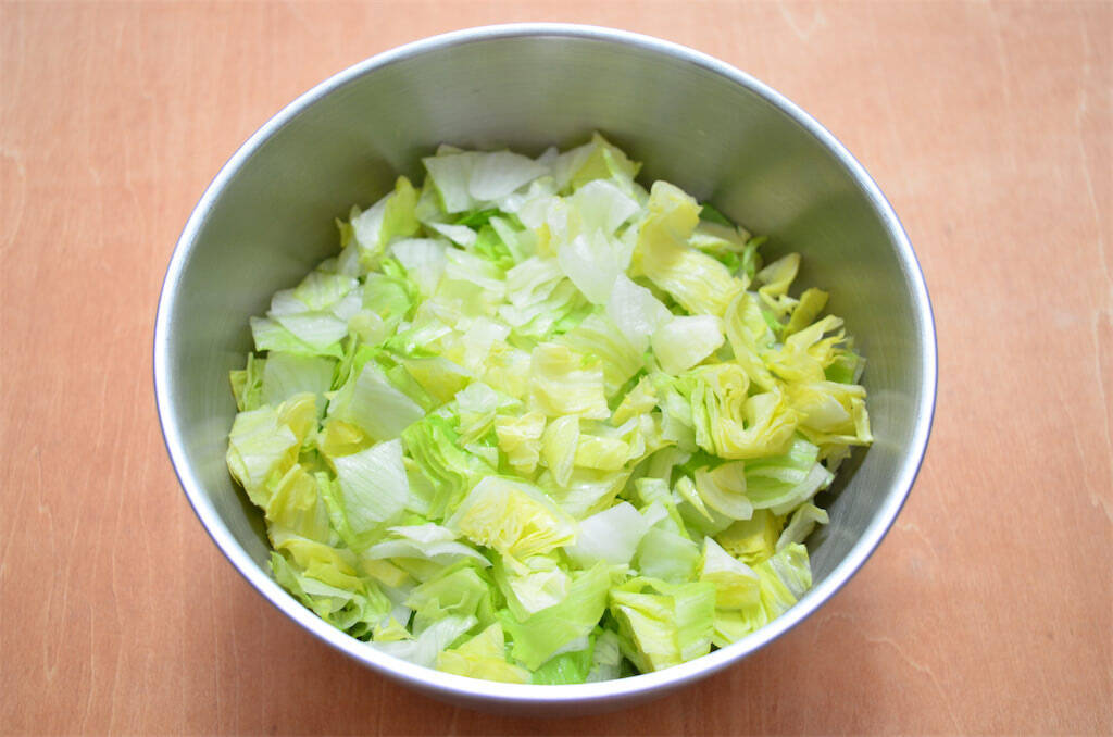 【ドレッシング不要】なんと「納豆」を投入するサラダ作ってみた！マヨ＆めんつゆで無限にイケる♪【農家直伝】