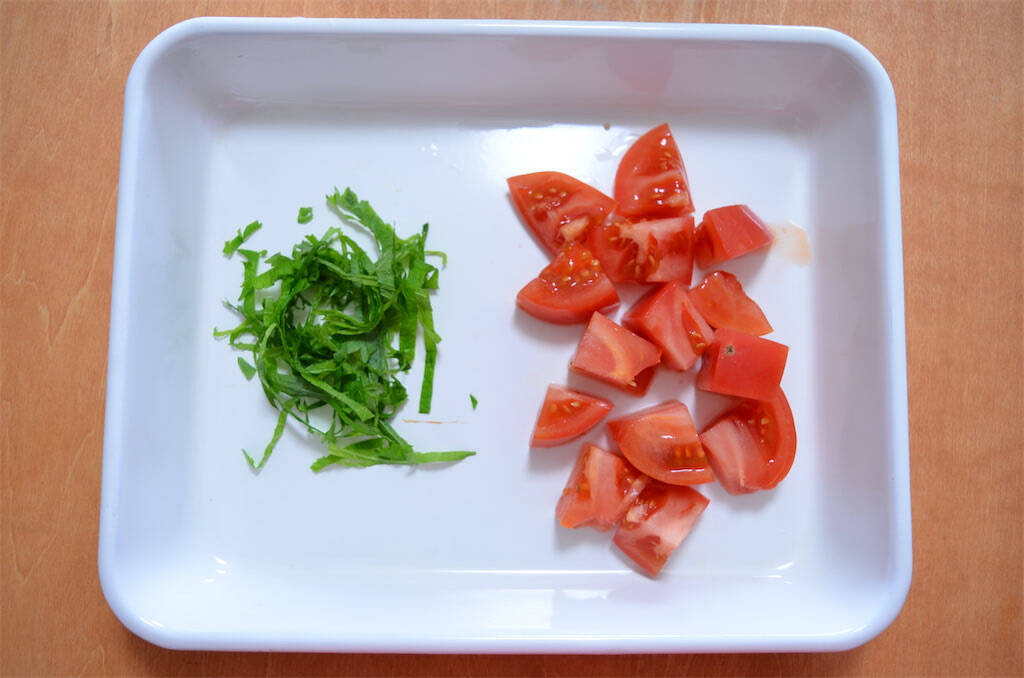 【ドレッシング不要】なんと「納豆」を投入するサラダ作ってみた！マヨ＆めんつゆで無限にイケる♪【農家直伝】