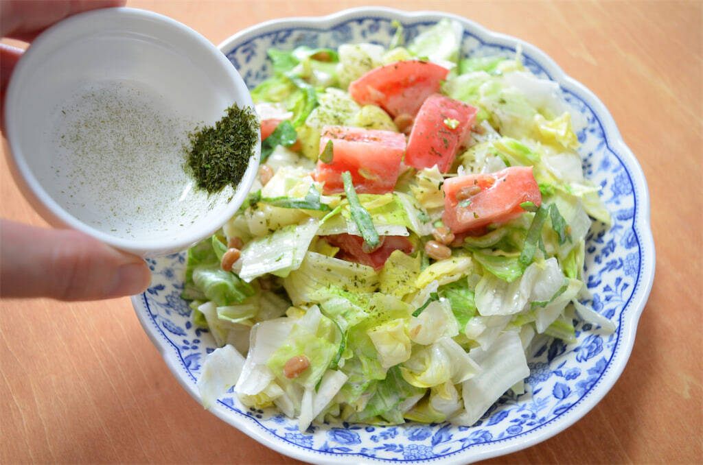 【ドレッシング不要】なんと「納豆」を投入するサラダ作ってみた！マヨ＆めんつゆで無限にイケる♪【農家直伝】
