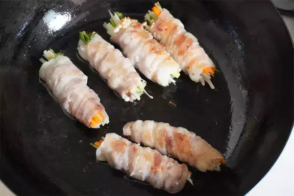 「【家計救済】物価の優等生“えのきたけ”メインの「肉巻き」作ってみた！甘辛な野菜ダレが合う～♡【農家直伝】」の画像