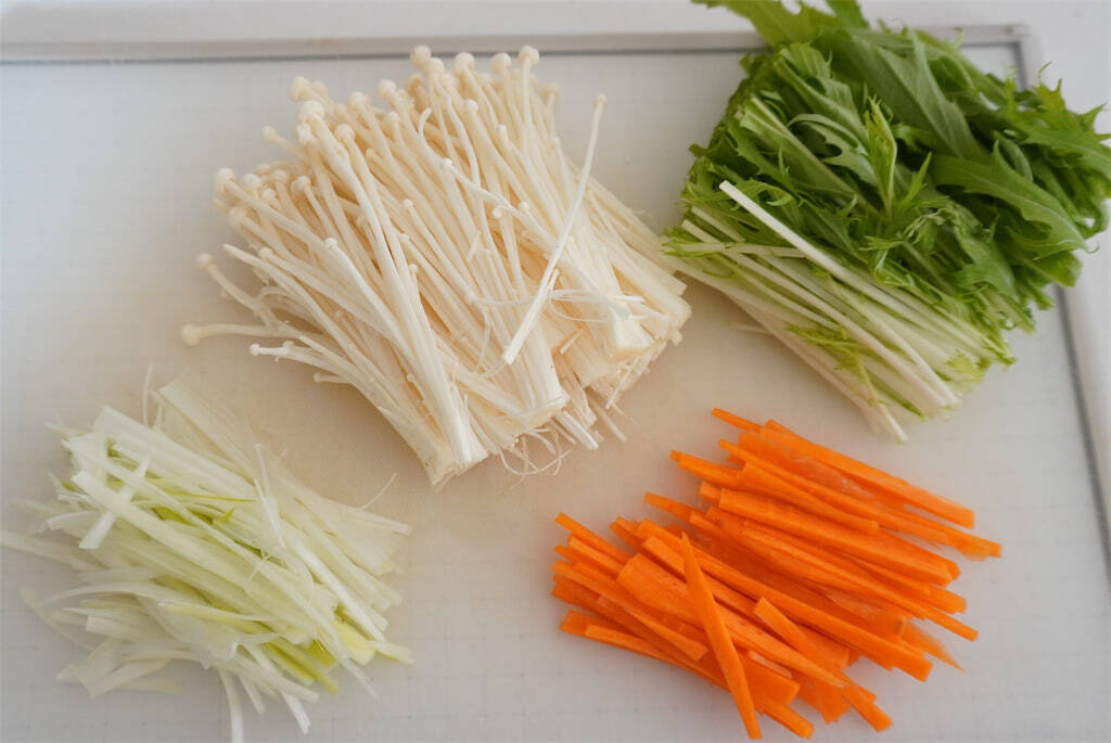 【家計救済】物価の優等生“えのきたけ”メインの「肉巻き」作ってみた！甘辛な野菜ダレが合う～♡【農家直伝】